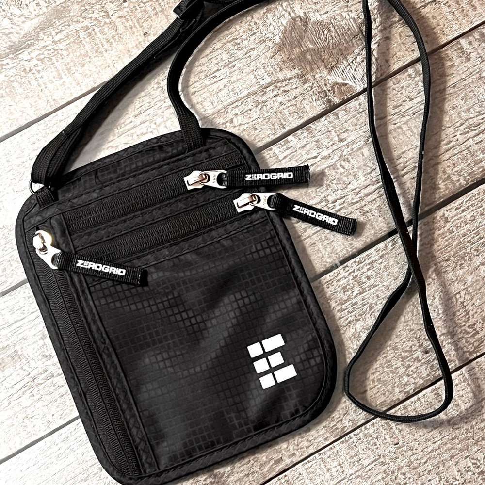 Zero Grid Tavel neck wallet